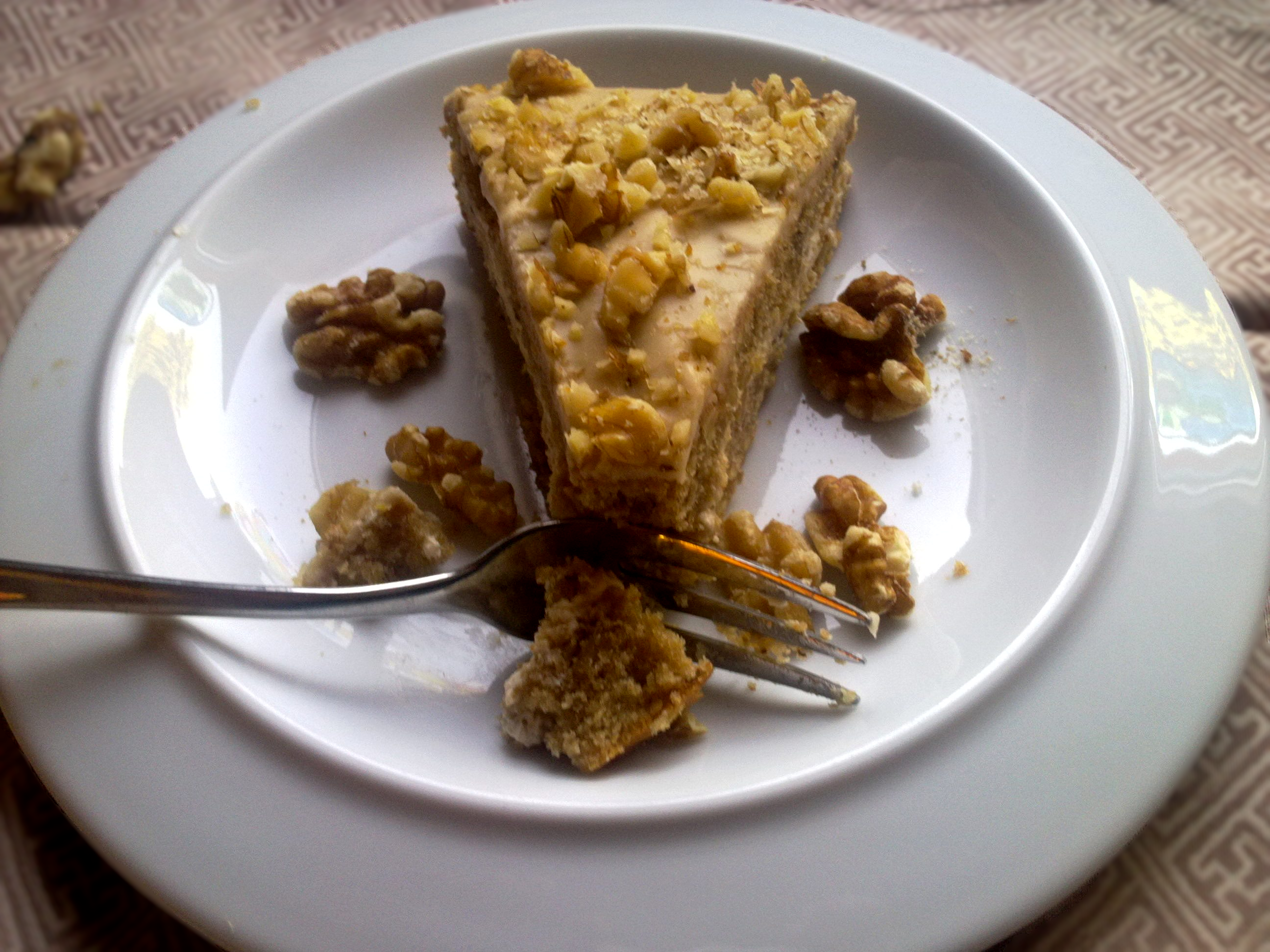 kuchen mit walnuss und kaffee