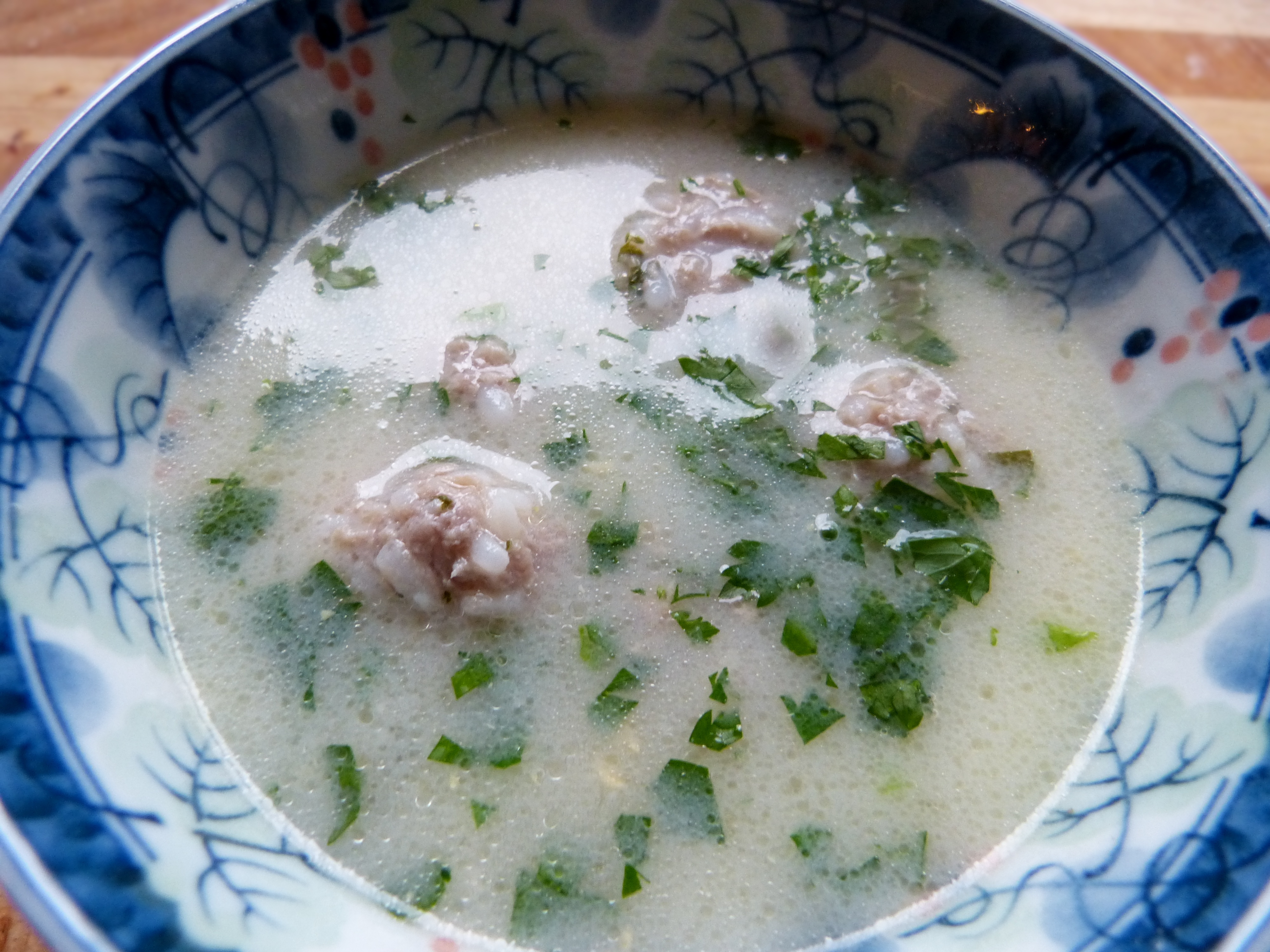 Zitronencremesuppe mit Hackbällchen