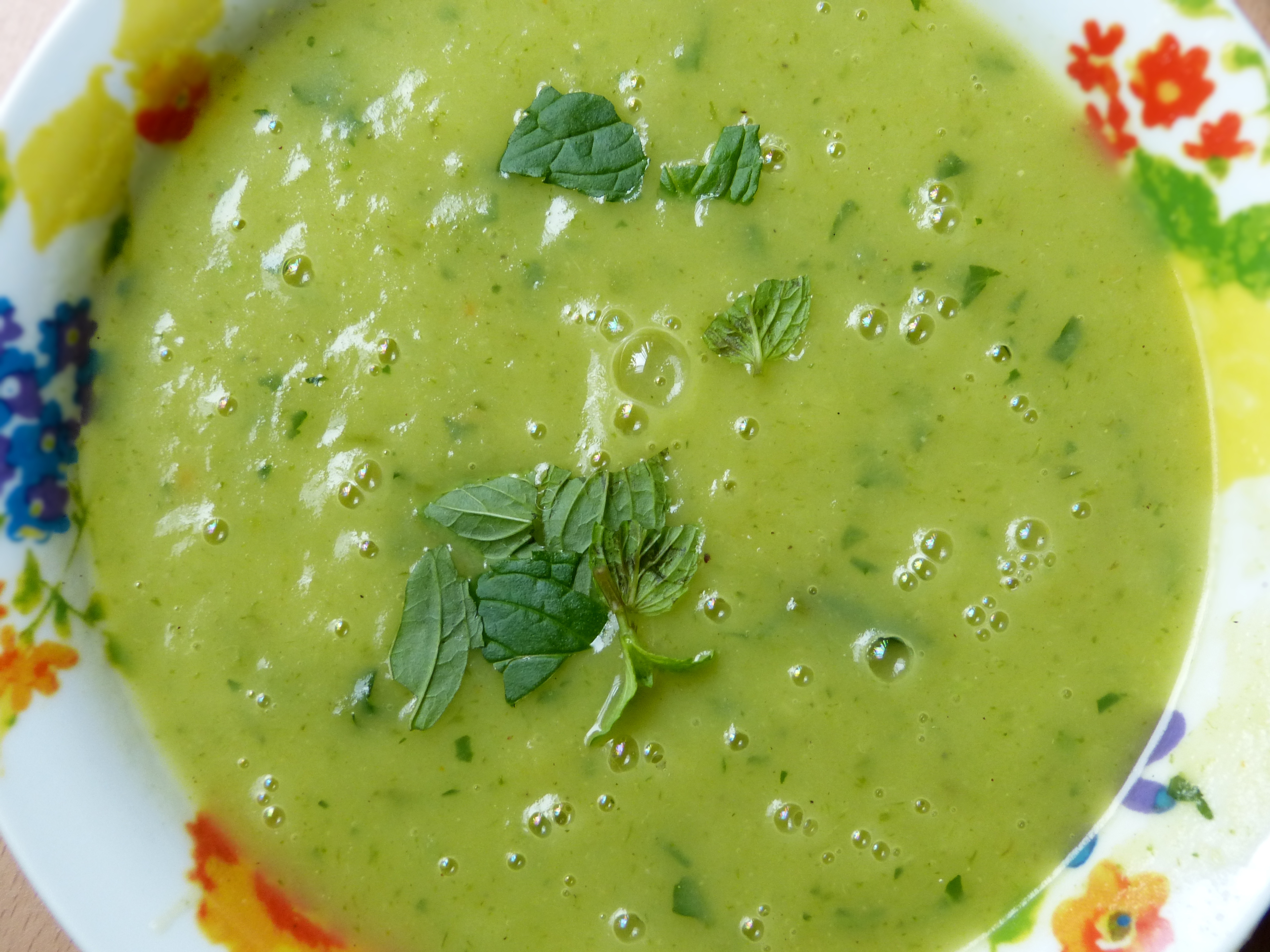 gurkensuppe mit minze