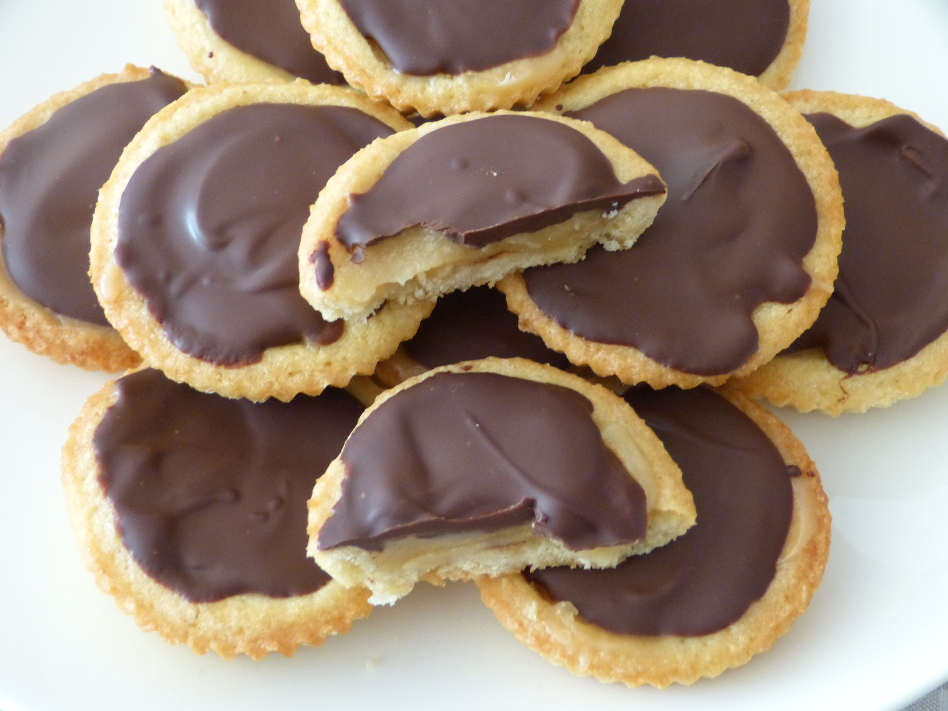 tartelettes mit karamell und schokolade