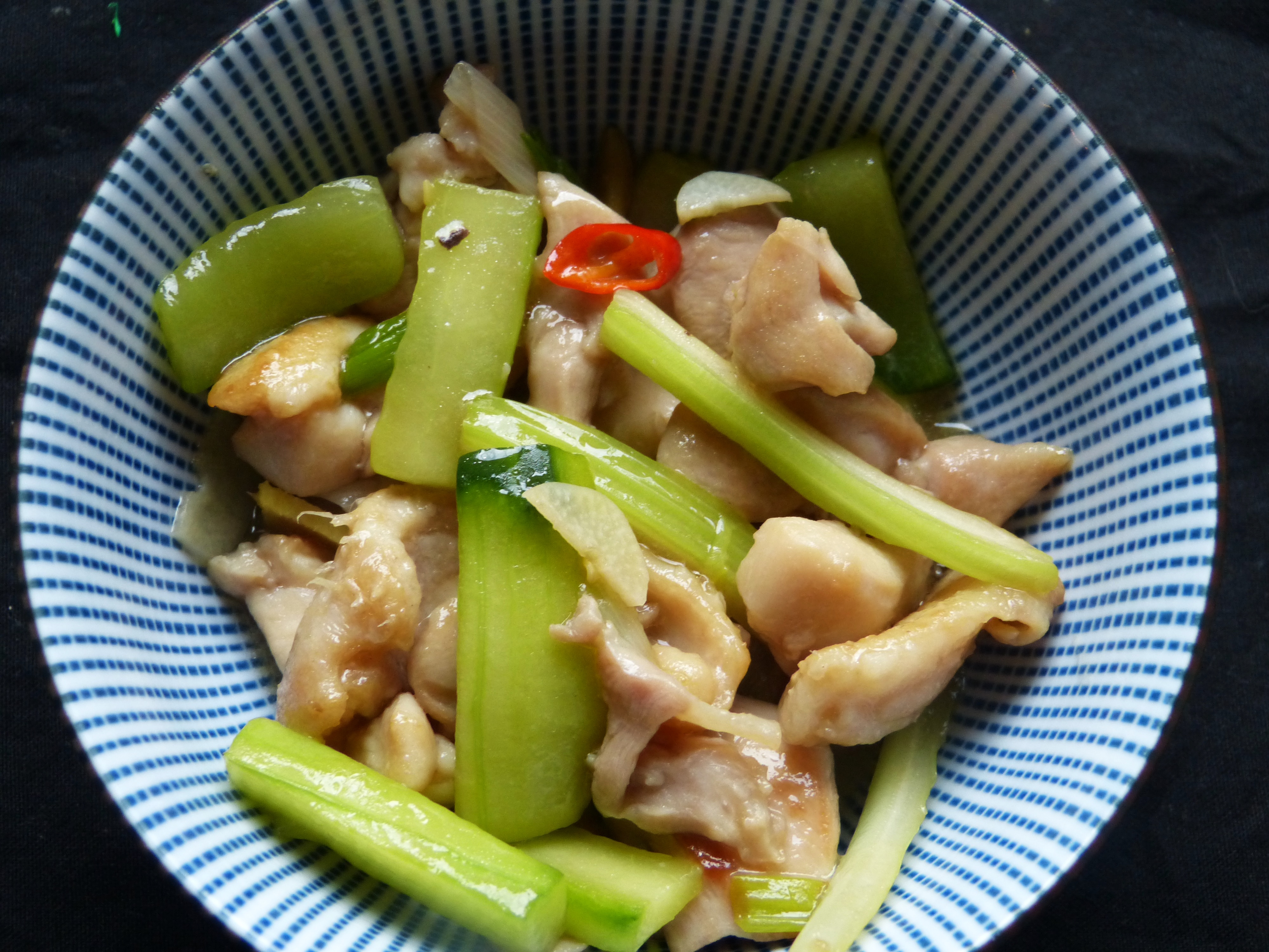 pfannengerührtes hühnchen