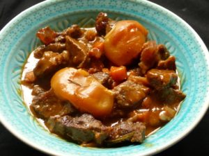 Lammragout mit Aprikosen
