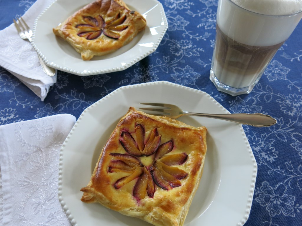 Zwetschgen-Marzipan-Teilchen