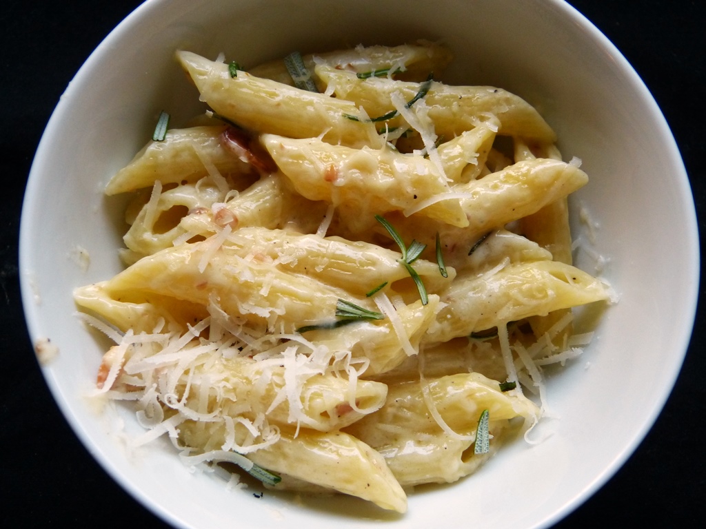 penne mit knoblauch und rosmarin