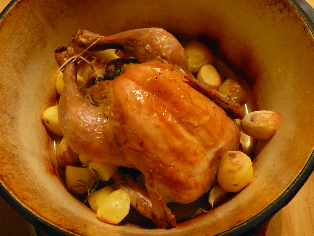huhn, kräuter, knoblauch, kartoffeln