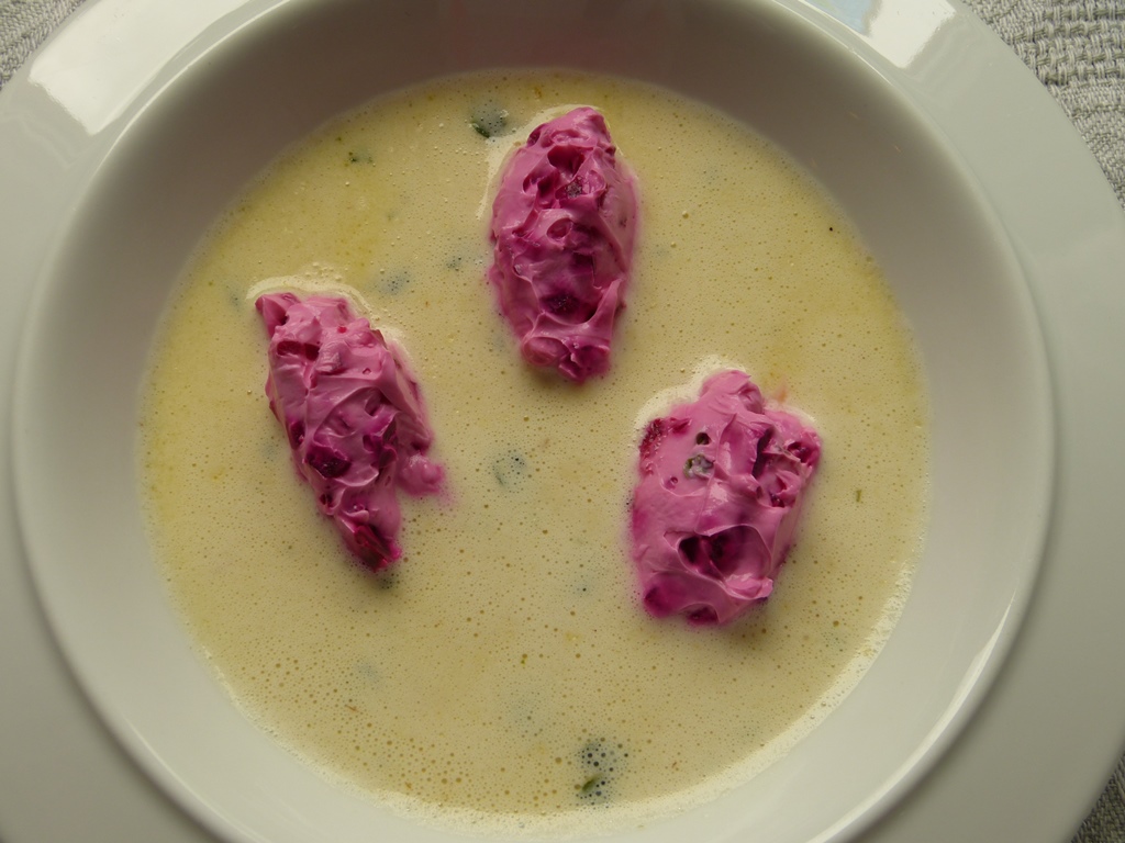 kümmelsuppe mit rote-bete-nocken