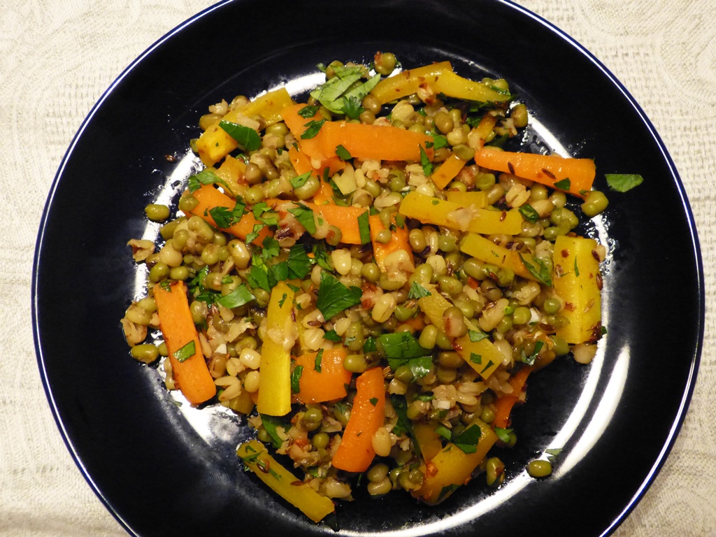 salat mit mungbohnen und karotten