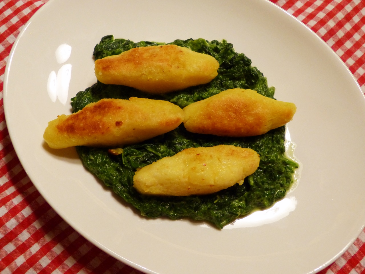 fingernudeln auf rahmspinat