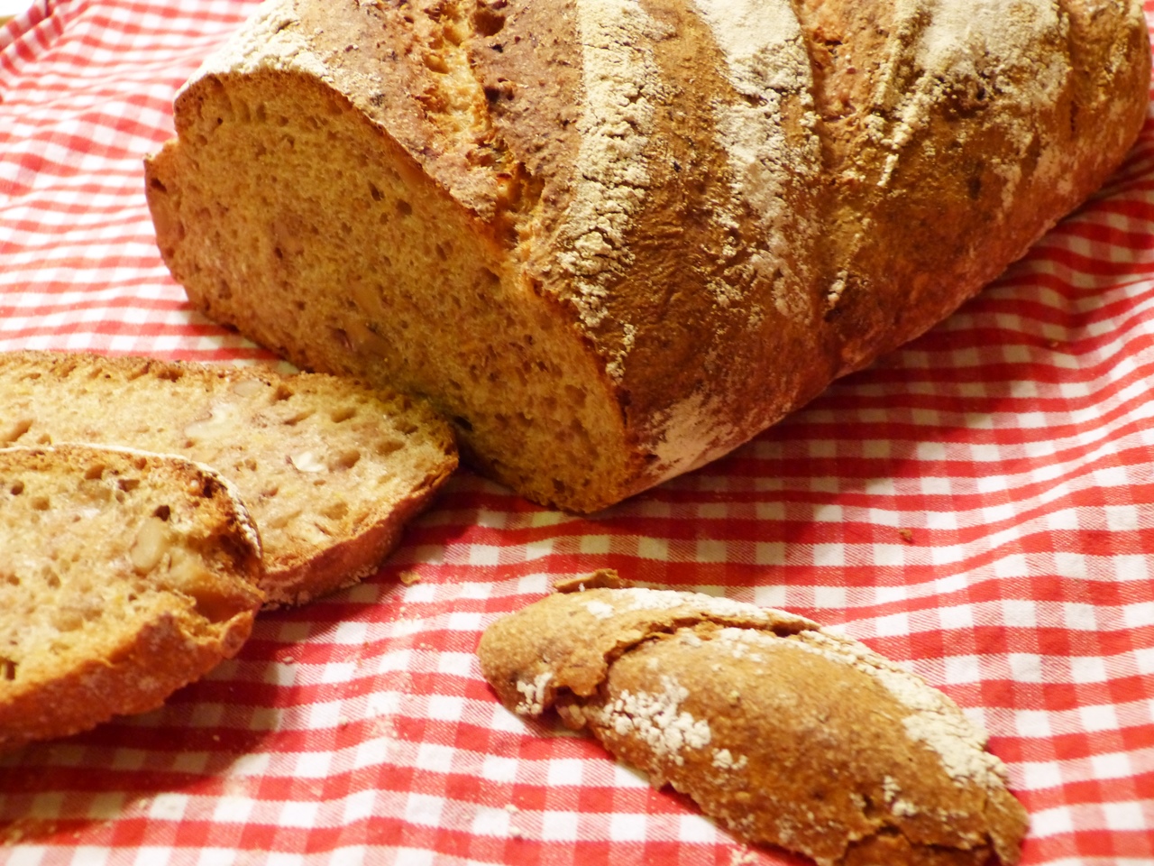 dinkel-walnussbrot mit karotten