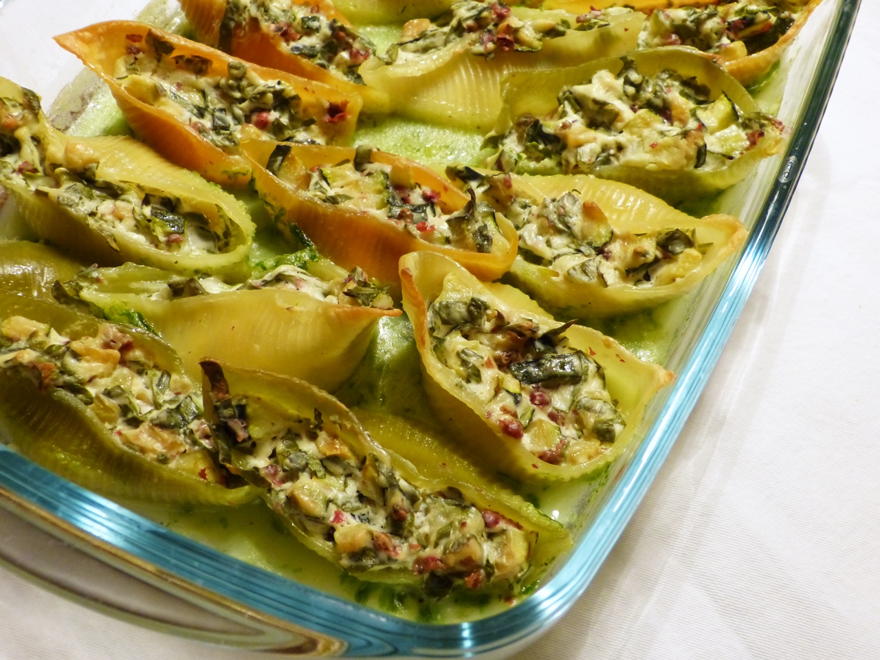 muschelnnudeln mit zucchini und bärlauch