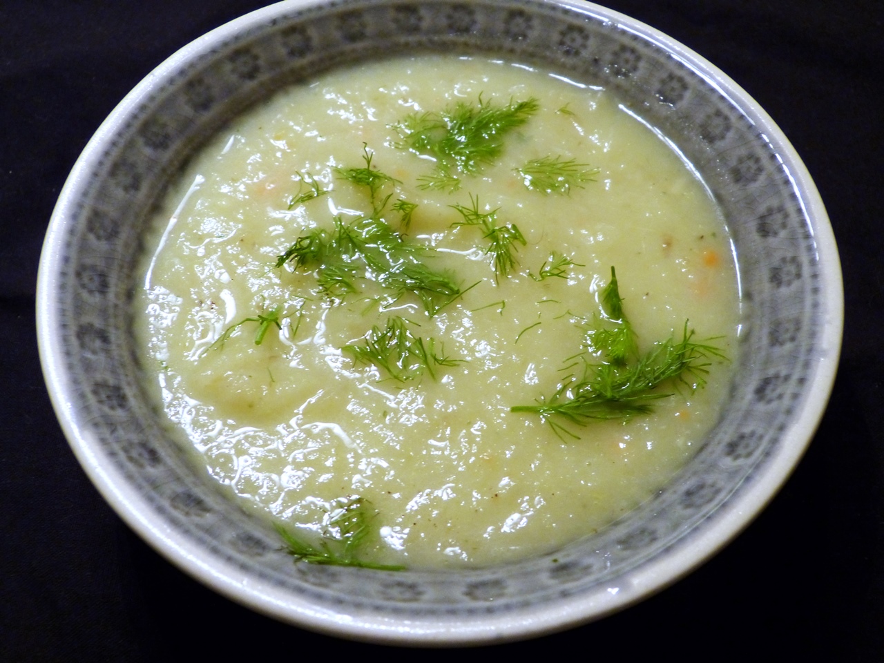suppe aus geröstetem fenchel