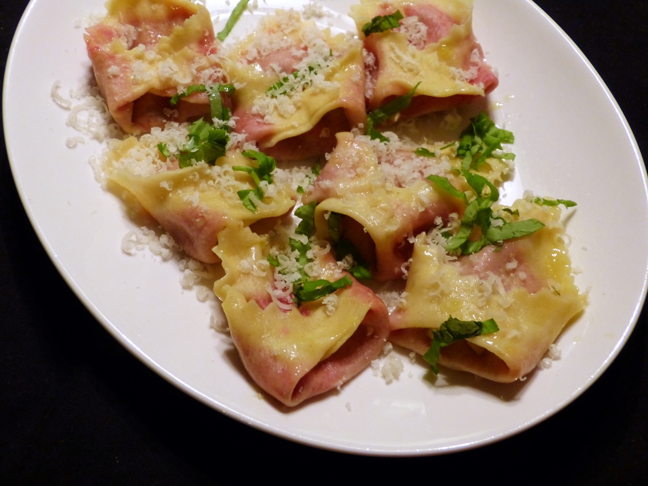 tortelli mit roter bete und ziegenfrischkäse