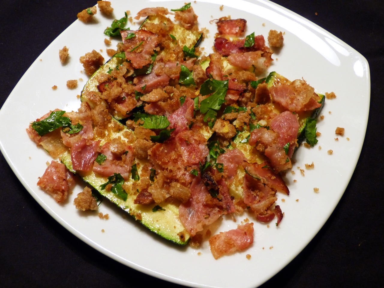 zucchini mit Speck-gremolata