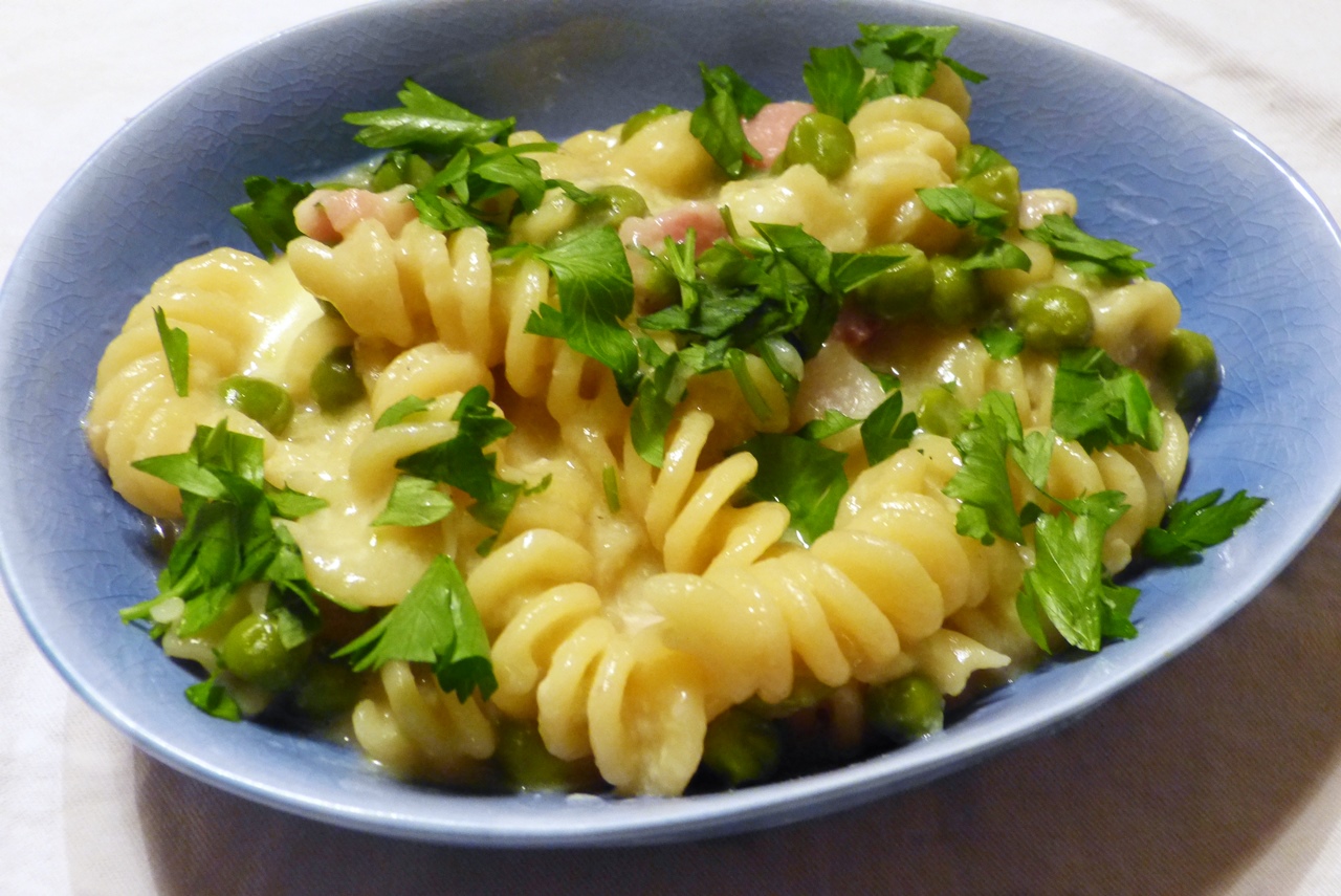 pasta mit speck und erbsen