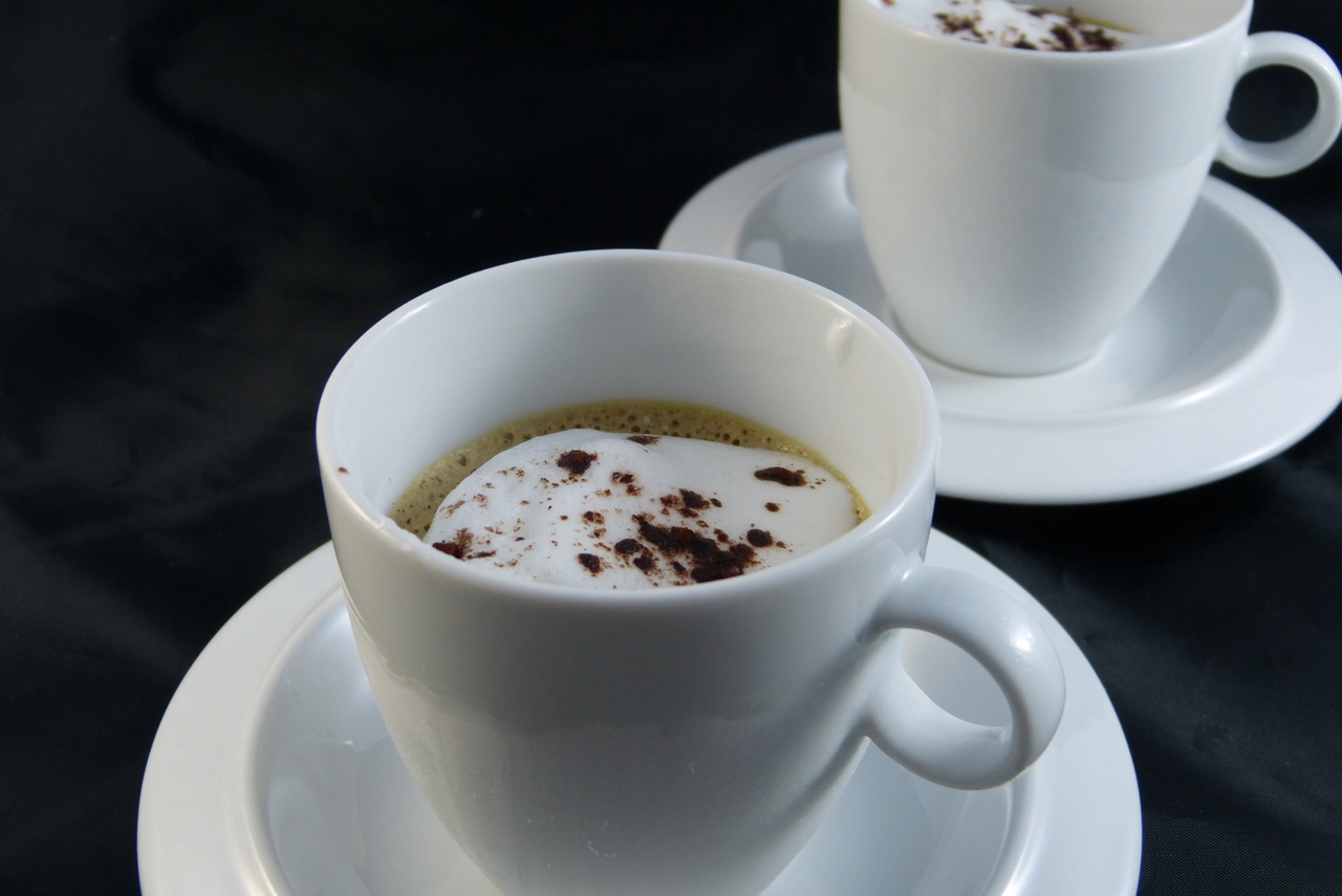 kaffeeis mit milchschaum