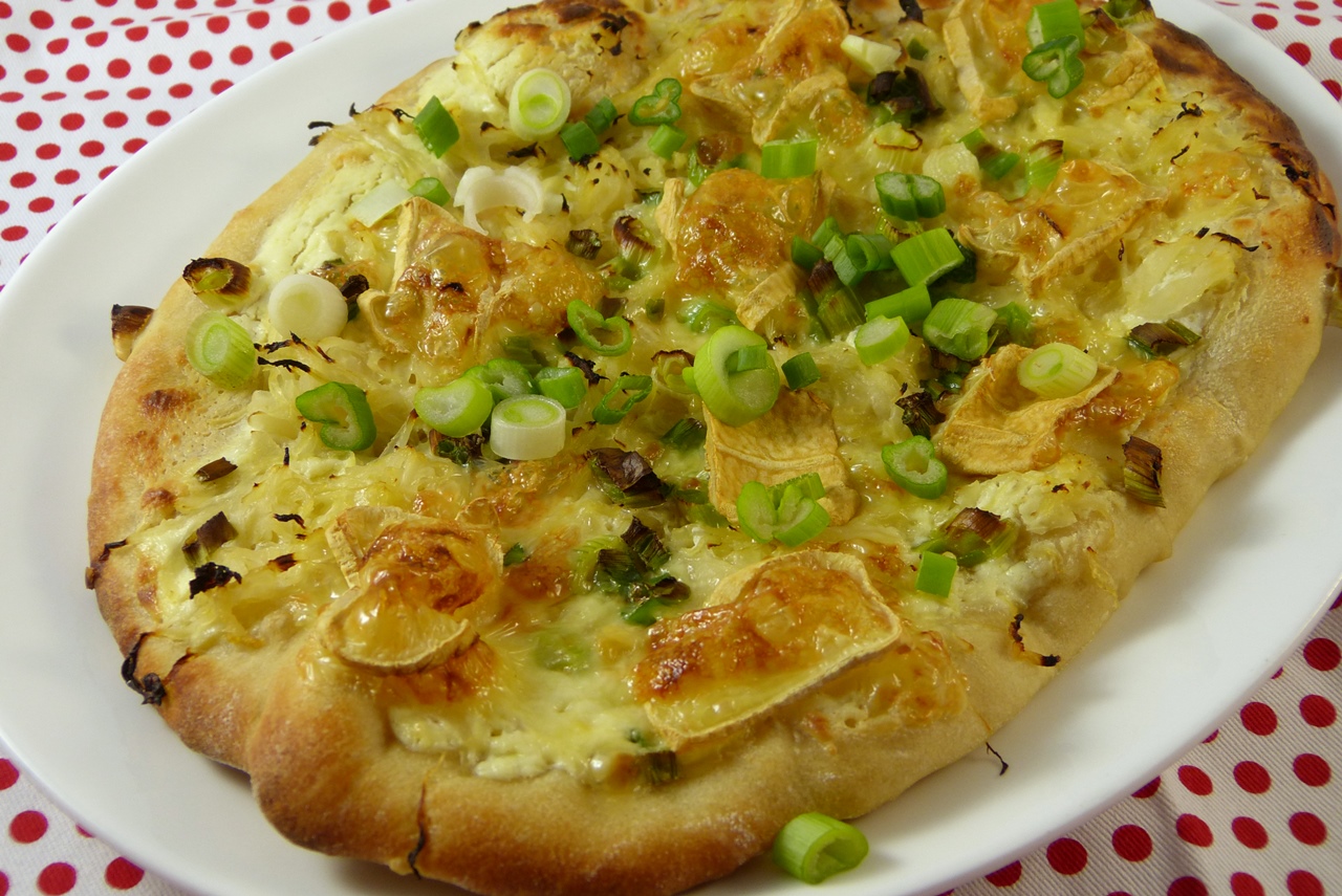 pizza mit bierteig und sauerkraut