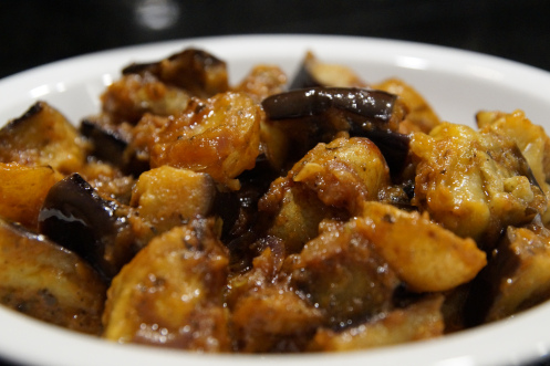 aubergineneintopf mit kartoffeln und ofentomaten