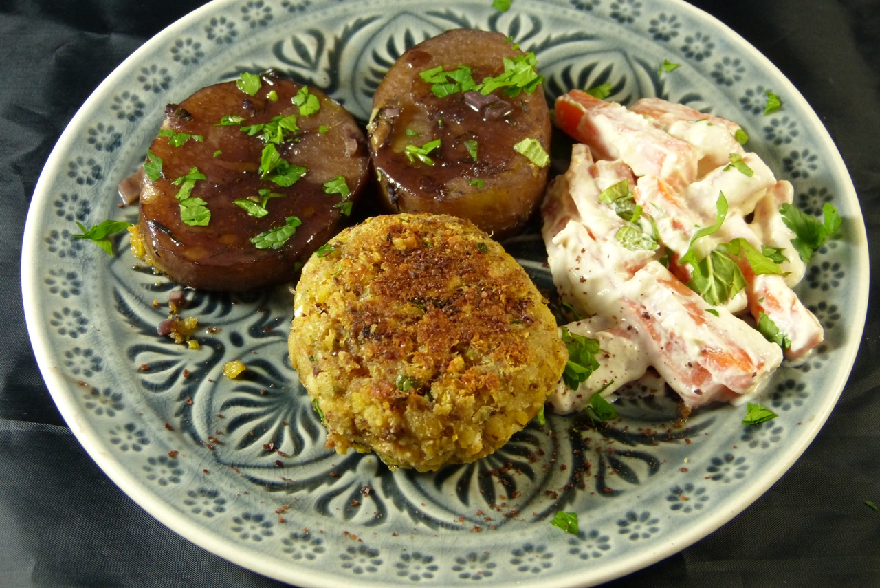 sardinen-keftedes, stifado-kartoffeln