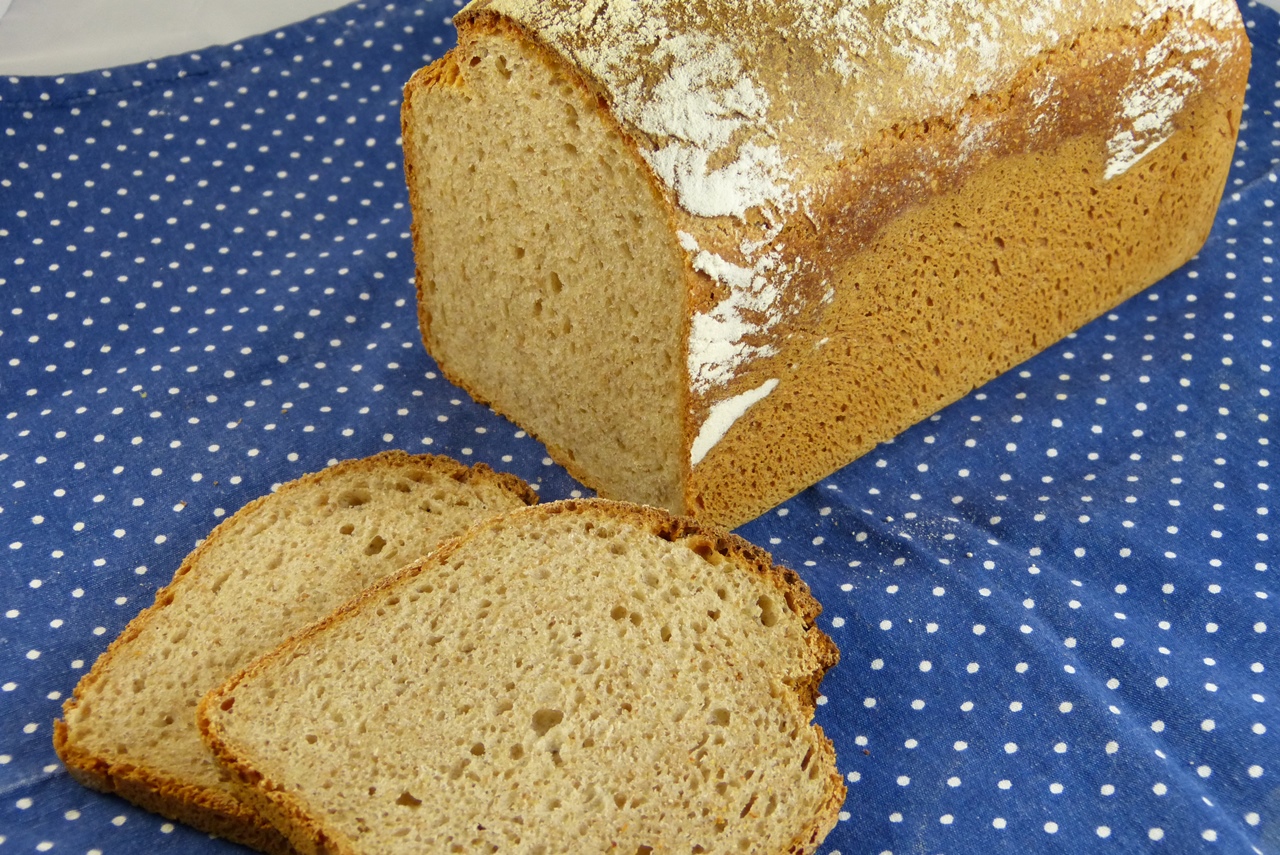 sauerteigbrot mit buchweizen und kefir