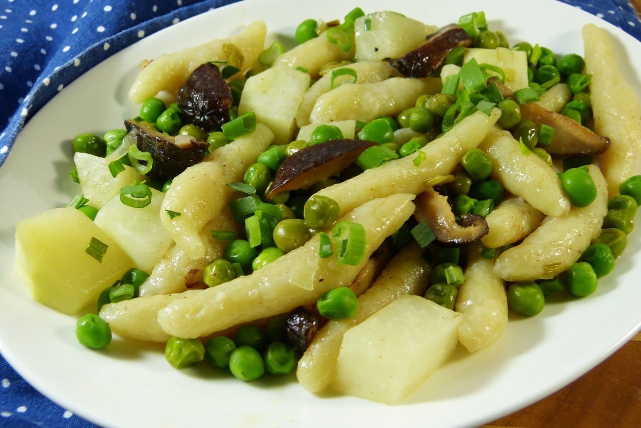 kartoffelnudeln, kohlrabi, erbsen