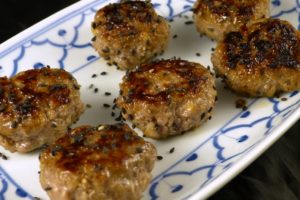 fleischbaaellchen-mit-sesam