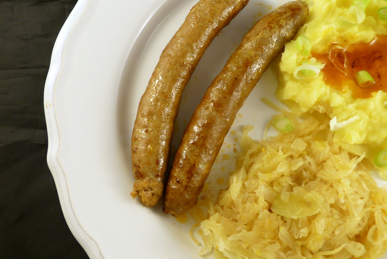 Aus Tradition: Selbstgemachte Paprika-Bratwurst mit Sauerkraut und ...